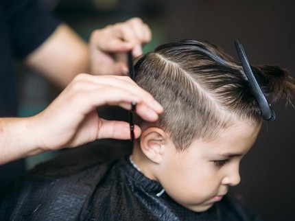 Penyebab Anak Histeris Saat Potong Rambut