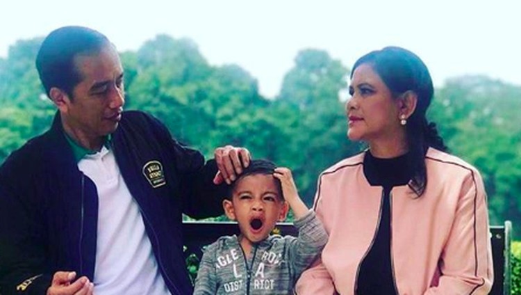 Jan Ethes bisa jadi adalah balita paling ternama di Indonesia saat ini. Apa saja pendapat tim yang pro dan kontra soal kehadiran Ethes di sisi Jokowi?