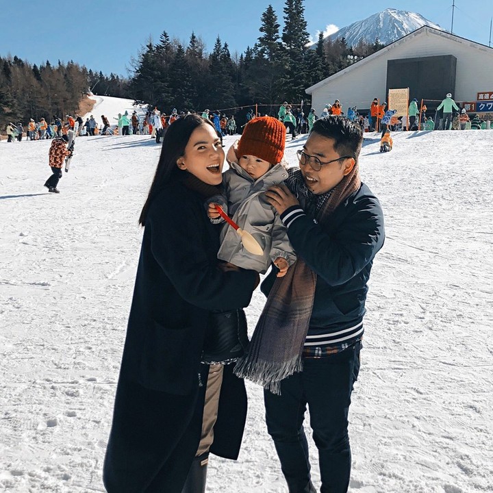 <p>Happy selalu ya Trio Al: Alita, <em>Mommy</em> Alice dan <em>Dada</em> Alvin. (Foto: Instagram @alicenorin)</p>