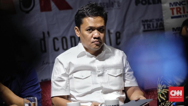 Wakil Ketum Gerindra Habiburrokhman mengaku belum mendengar isu reshuffle. Jokowi bisa reshuffle setiap saat tanpa mempertimbangkan momen.
