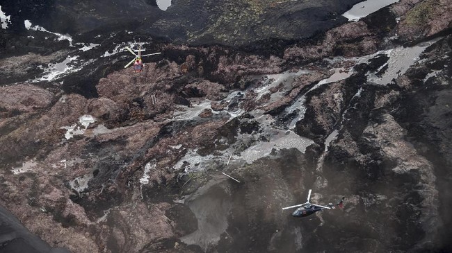 Sedikitnya 13 orang tewas dan puluhan lainnya hilang setelah bendungan di Siberia jebol dan membanjiri beberapa daerah di sekitarnya.