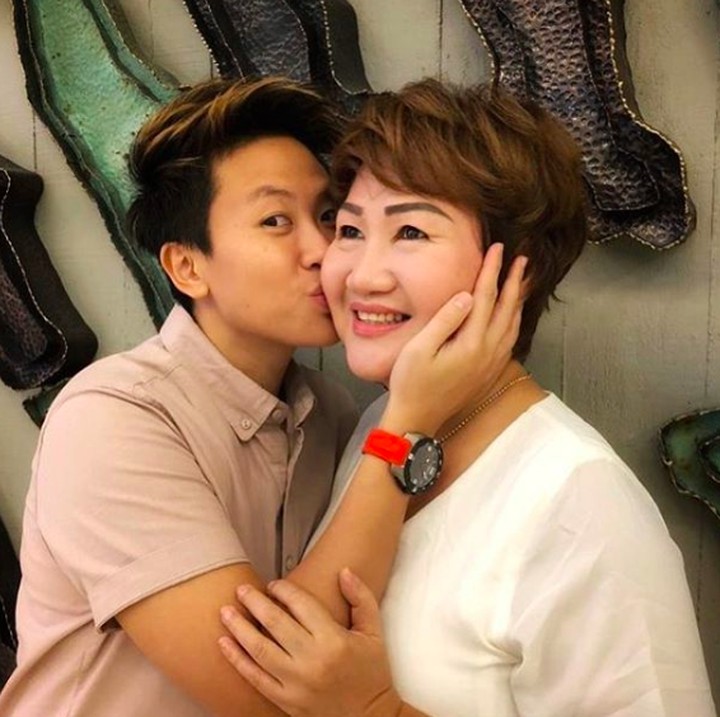 <p>Merefleksi perjalanan sebagai atlet bulu tangkis, Butet mengatakan jika mama merupakan orang pertama yang mendukungnya. Bahkan, berat saat harus pertama kali meninggalkan mama untuk pindah ke asrama. (Foto: Instagram @natsirliliyana)</p>