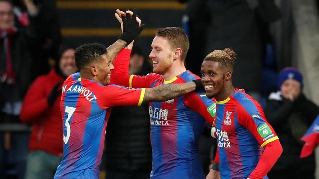 Crystal Palace meraih kemenangan 2-0 atas Tottenham Hotspur dalam pertandingan babak keempat Piala FA di Stadion Selhurst Park, Minggu (27/1).