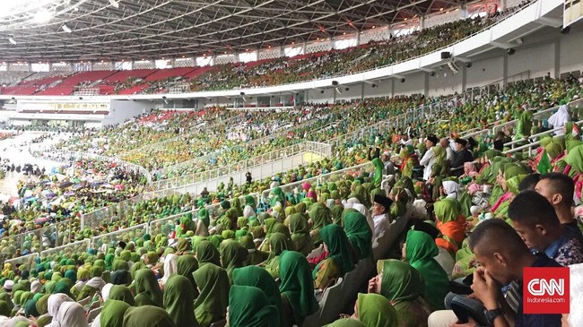 Peringatan Harlah Muslimat NU di Gelora Bung Karno (GBK) Minggu (27/1) pagi bersih dari atribut parpol dan bendera tauhid.