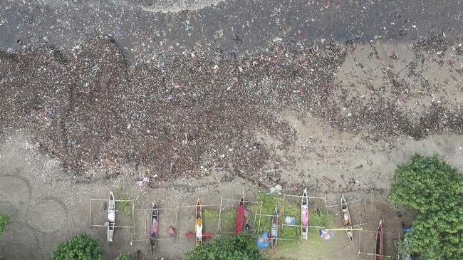 FOTO: Laut Indonesia Dikepung Sampah