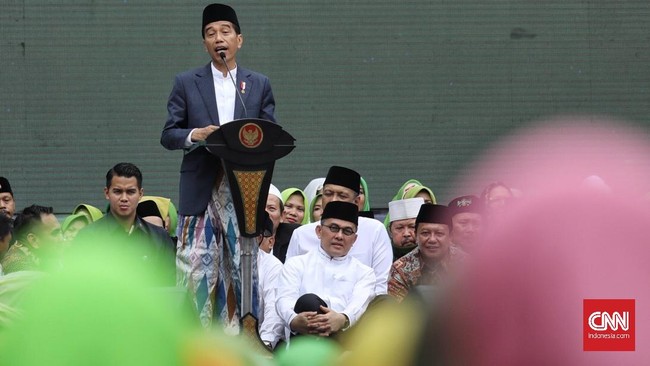 Dalam Harlah Muslimat Nu di Gelora Bung Karno Minggu (27/1) pagi, Jokowi minta masyarakat menjaga toleransi dan sikap saling menghormati antar masyarakat.