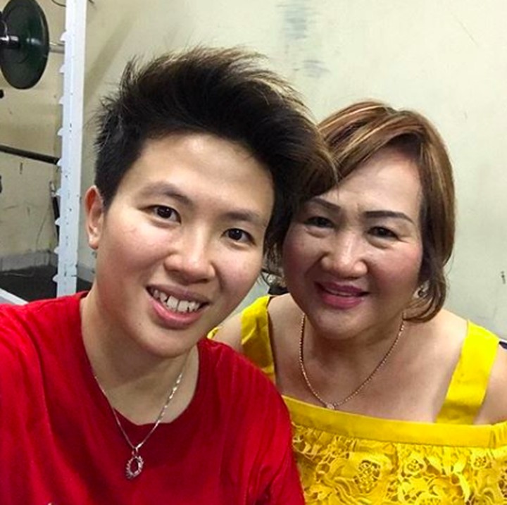 <p>Karier Liliyana atau karib disapa Butet di dunia bulu tangkis, nggak lepas dari peran sang mama. Salah satunya, sering menemani Butet berlatih sebelum bertanding. (Foto: Instagram @natsirliliyana) </p>
