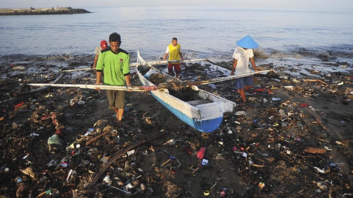 FOTO: Laut Indonesia Dikepung Sampah