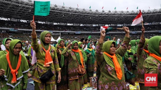 Ketua Panitia Harlah Muslimat Nahdlatul Ulama ke 73, Yenny Wahid mengklaim acara yang diketuainya dihadiri lebih dari 100 ribu orang.