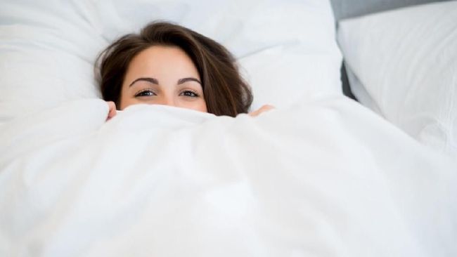 Seorang perempuan bernama Pascale Sellick yang memutuskan untuk menikahi duvet alias selimut tebalnya.