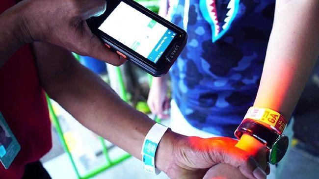 Loket dan Revolusi Teknologi Industri Hiburan Indonesia Setelah diakuisisi Go-Jek, Loket mengalami perkembangan signifikan dan kini menjadi garda terdepan teknologi industri hiburan di Indonesia.