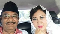 <p>Beginilah <em>wefie </em>ala Djarot dan Happy. Kece kan, Bun? (Foto: Instagram/ @happydjarot)</p>