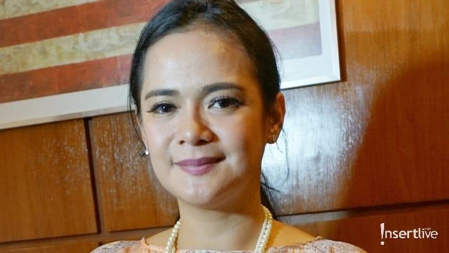 Shezy Idris Resmi Menjanda Delapan tahun menikah, Shezy Idris akhirnya resmi menyandang status janda.
