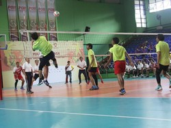 6 Teknik Dasar Bola Voli dan Penjelasannya secara Lengkap