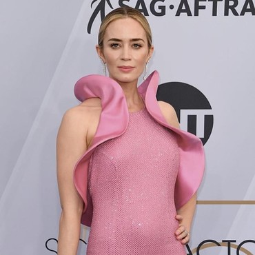 Emily Blunt Bantah Kalah dengan Scarlett Johansson Perankan Black Widow