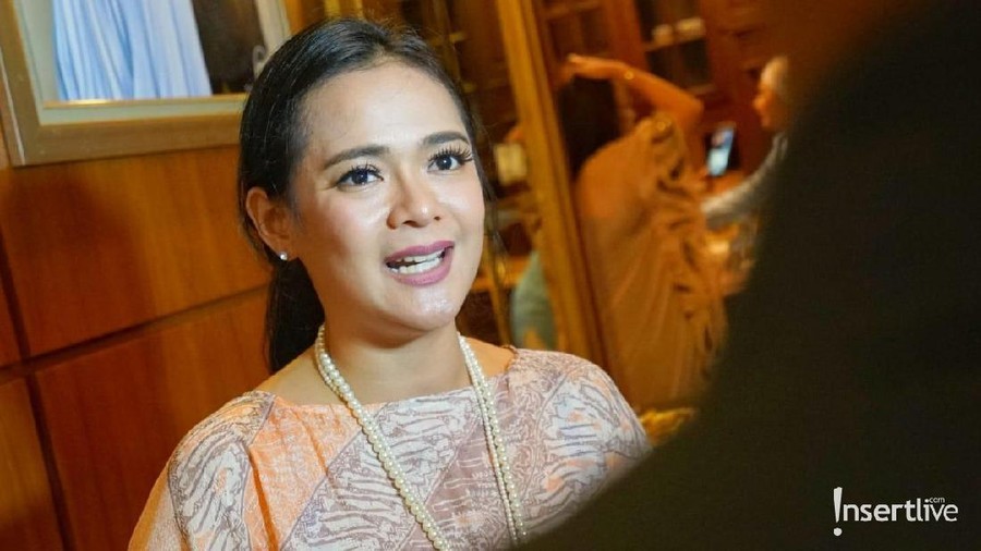 Begini Kegiatan Shezy Idris Selama 10 Hari Isolasi Diri di Rumah Shezy Idris membagikan kisahnya setelah menjalani isolasi diri selama 10 hari. Ia senang bisa meluangkan banyak waktu bersama dua anaknya.