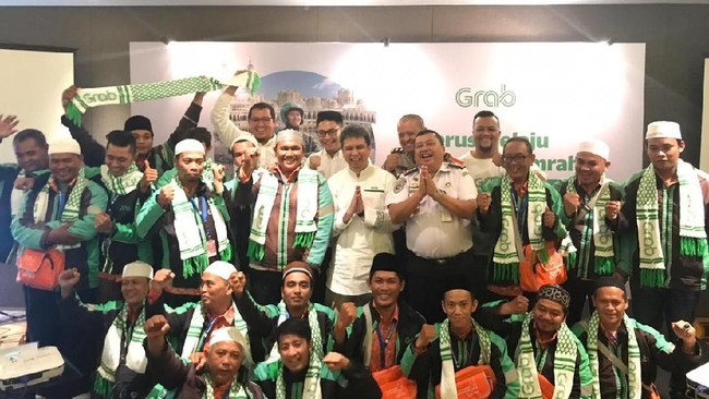 Umrah gratis tersebut diberikan sebagai bentuk apresiasi kepada mitra pengemudi yang selalu melayani customer dengan baik.
