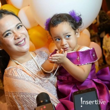 Ultah Pertama Anak Shezy Idris Tanpa Sosok Sang Ayah