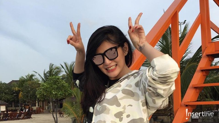 7 Artis Indonesia Ini Terjerat Kasus Penipuan Berprestasi di dunia hiburan, tujuh artis Indonesia versi Insertlive ini pernah terlibat dalam kasus penipuan. Duh! Siapa saja ya?