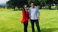<p><em>Refreshing</em> sejenak bareng pasangan bisa jadi <em>quality time</em> buat Djarot dan Happy. (Foto: Instagram/ @happydjarot)</p>