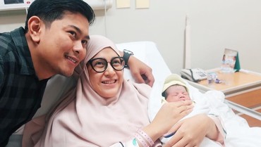 img-title Selamat! Nina Zatulini Lahirkan Anak Kedua