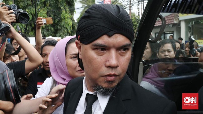 Kepala Rutan Cipinang, Oga Giofani menegaskan bahwa jadwal kunjungan rutan Senin-Jumat. Di luar itu makan petugas berhak tak beri izin.