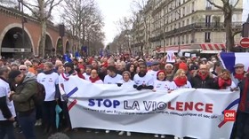 VIDEO: Syal Merah, Aksi Anti-kekerasan Rompi Kuning di Paris