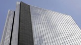 FOTO: Ulah 'Spider Man' Prancis Bikin Gempar Manila Pemanjat bebas Prancis, Alain Robert membuat heboh kota Manila, Filipina karena memanjat gedung tertinggi setempat. Ujungnya malah dia ditangkap aparat.