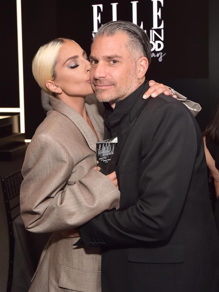 Enam potret kemesraan penyanyi ternama, Lady Gaga, dan sang tunangan, Christian Carino.
