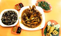 Santai Malam 1001 : Nikmatnya Kepiting Saus Padang dan Keong Nenek yang Pedas Nendang