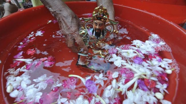 Selama libur Imlek dan Cap Go Meh, turis dari Negeri Tirai Bambu ramai mengunjungi Jakarta, Bali, Manado, Batam dan Bintan.