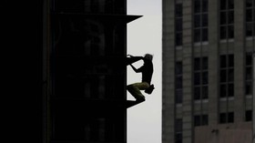 FOTO: Ulah 'Spider Man' Prancis Bikin Gempar Manila