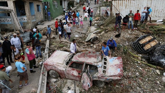Setidaknya tiga orang tewas dan 172 lainnya terluka akibat tornado yang menghantam Havana, Kuba, pada Minggu (27/1).