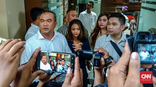Vanessa Angel mengaku akan datang dalam panggilan pemeriksaan dari Polda Jawa Timur, pada Rabu (30/1), dan membantah tak kooperatif sejak awal dalam kasus ini.
