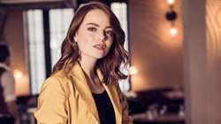 Tampil Beda, Emma Stone Curi Perhatian di SAG Awards 2019