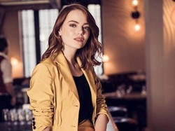 Tampil Beda, Emma Stone Curi Perhatian di SAG Awards 2019