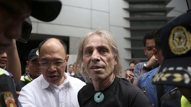 FOTO: Ulah 'Spider Man' Prancis Bikin Gempar Manila