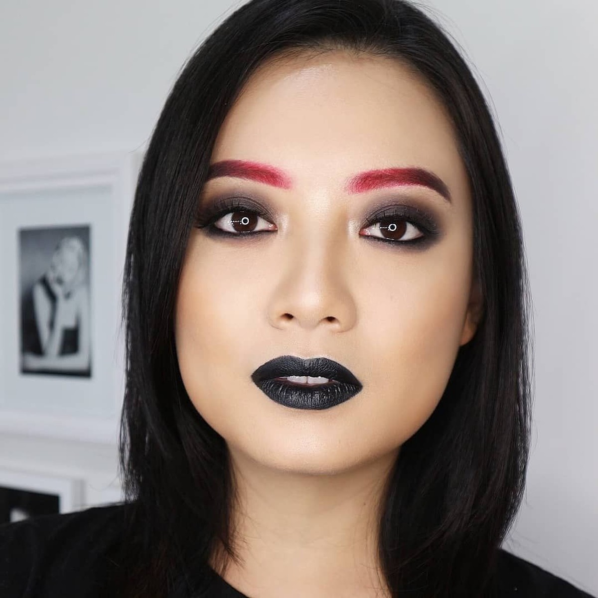 Lama tak terdengar kabarnya&comma; ternyata tak banyak yang berubah dari Leony Trio Kwek Kwek&period; Hingga usia ke-31&comma; Leony terlihat awet muda dan makin cantik&comma; lho&excl;