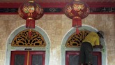 FOTO: Ritual Menyambut Datangnya Imlek Ritual memandikan atau menyucikan patung yang dilakukan setahun sekali, kerap dilakukan setiap menyambut Tahun Baru Imlek.
