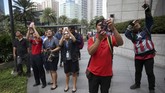 FOTO: Ulah 'Spider Man' Prancis Bikin Gempar Manila Pemanjat bebas Prancis, Alain Robert membuat heboh kota Manila, Filipina karena memanjat gedung tertinggi setempat. Ujungnya malah dia ditangkap aparat.