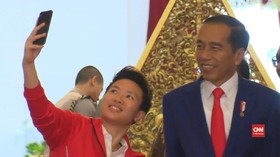 VIDEO: Liliyana Selfie dengan Jokowi Saat Pamit di Istana