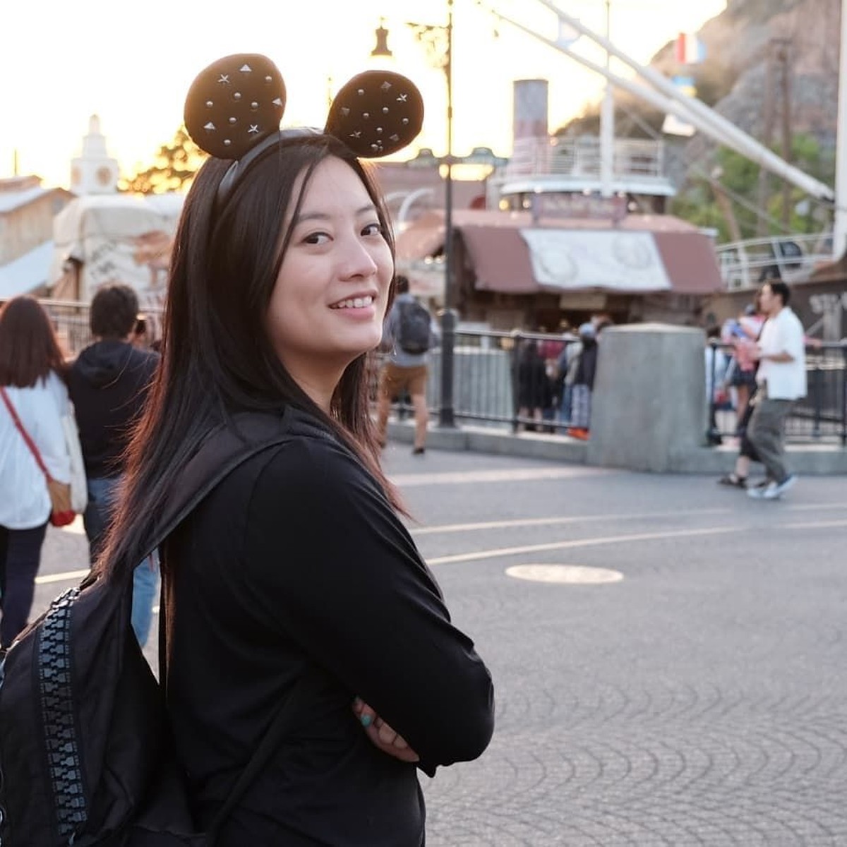 Lama tak terdengar kabarnya&comma; ternyata tak banyak yang berubah dari Leony Trio Kwek Kwek&period; Hingga usia ke-31&comma; Leony terlihat awet muda dan makin cantik&comma; lho&excl;