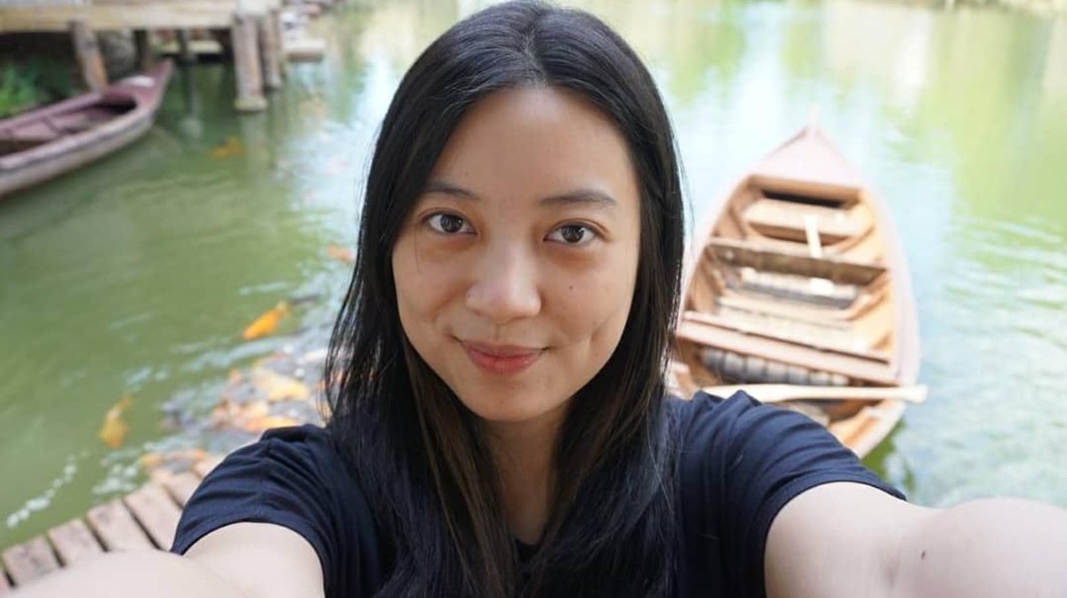 Lama tak terdengar kabarnya&comma; ternyata tak banyak yang berubah dari Leony Trio Kwek Kwek&period; Hingga usia ke-31&comma; Leony terlihat awet muda dan makin cantik&comma; lho&excl;