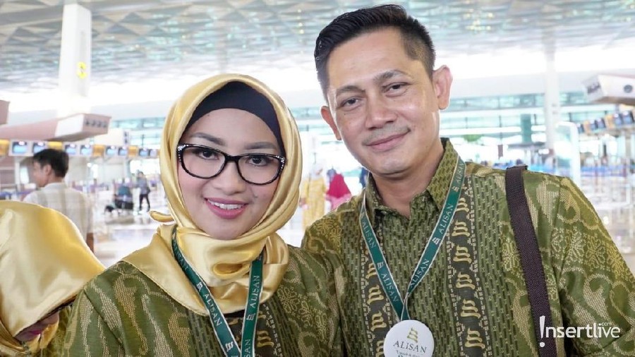 Berangkat umrah bersama keluarga, Fitri Carlina berdoa agar segera mendapat momongan. Jika doanya dikabulkan, ia memiliki sebuah nazar.