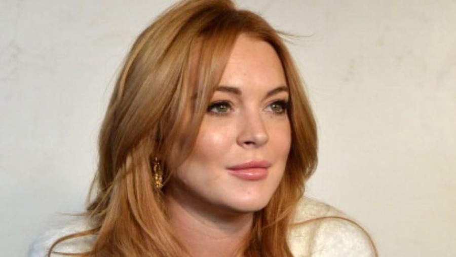 Vakum bermain film selama enam tahun, Lindsay Lohan kembali bermain film Among the Shadows.