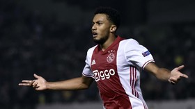 Jairo Riedewald Pasang Bendera Indonesia, Segera Dinaturalisasi?