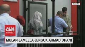 Mulan Jameela Jenguk Ahmad Dhani
