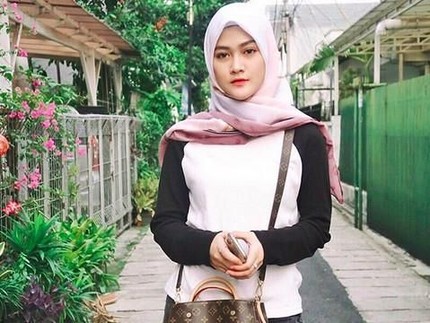 Terpopuler: Istri Zikri Daulay Lepas Hijab - Tanaman Tengkorak Kalimantan