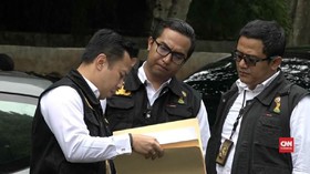 VIDEO: Satgas Antimafia Bola Geledah Kantor PSSI