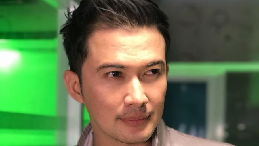 Mantan presenter, Mandala Shoji, yang kini terjun ke dunia politik diminta untuk segera menyerahkan diri pada Kejaksaan Negeri.
